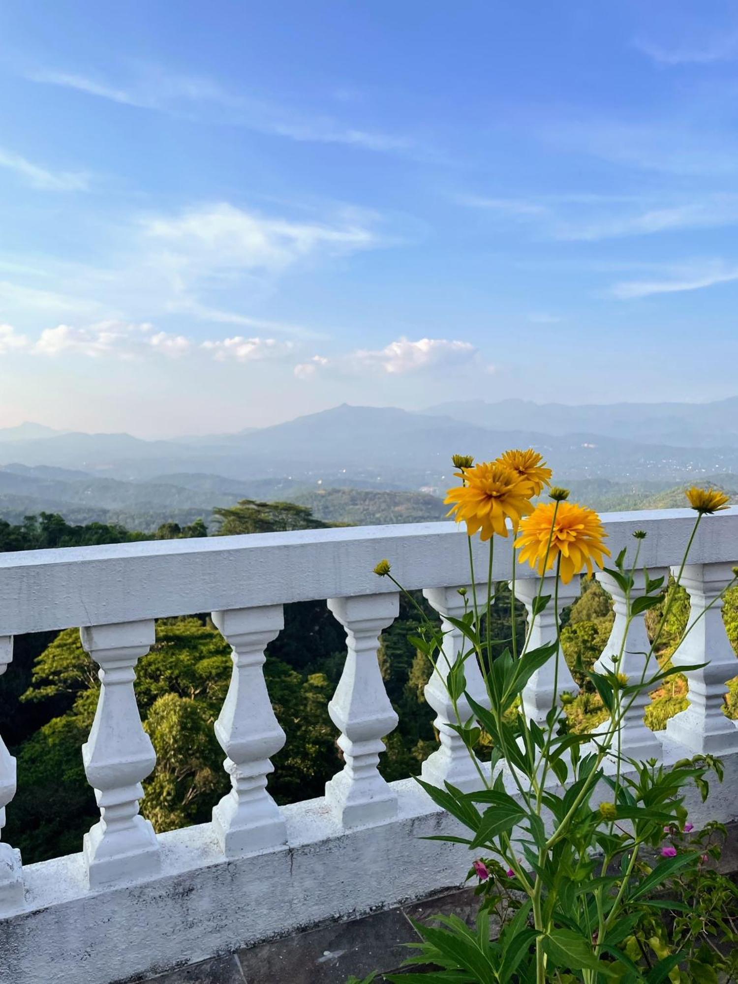 Bellwood Hills Resort & Spa Канди Экстерьер фото