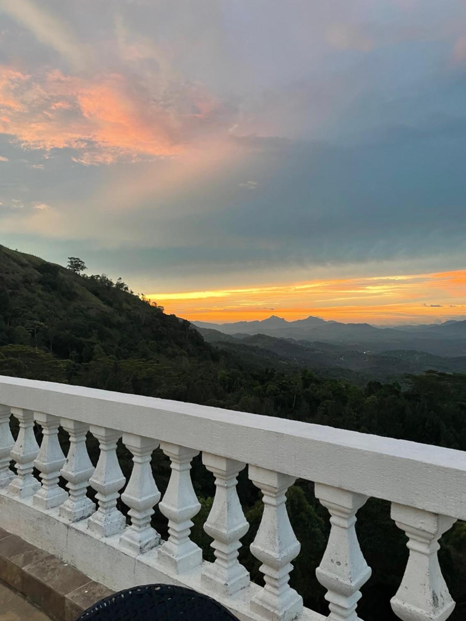 Bellwood Hills Resort & Spa Канди Экстерьер фото